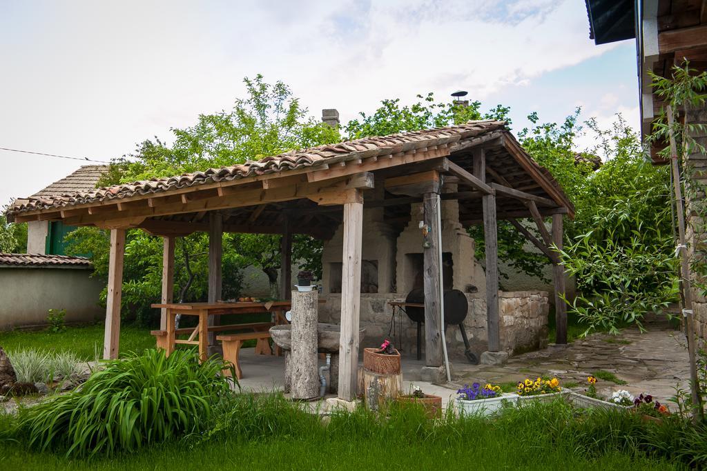 Mutafova Guest House Veliki Preslav Esterno foto