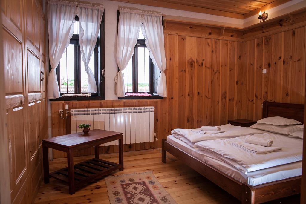 Mutafova Guest House Veliki Preslav Esterno foto