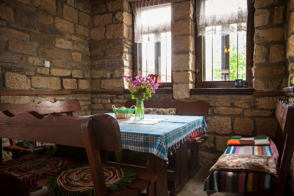 Mutafova Guest House Veliki Preslav Esterno foto