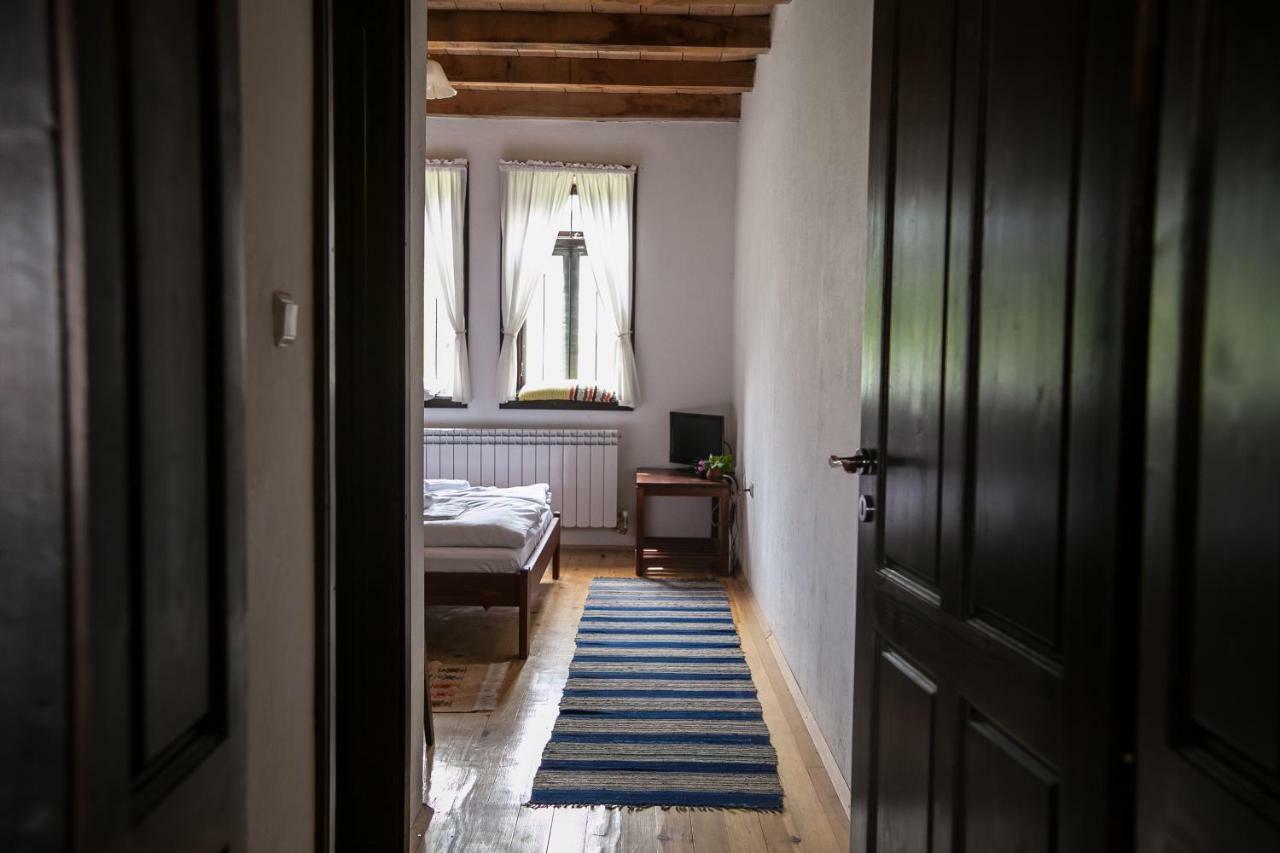 Mutafova Guest House Veliki Preslav Esterno foto