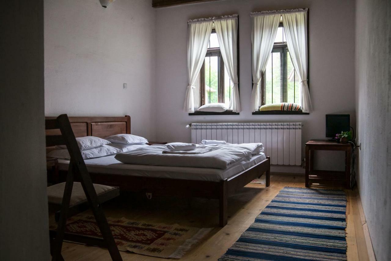 Mutafova Guest House Veliki Preslav Esterno foto