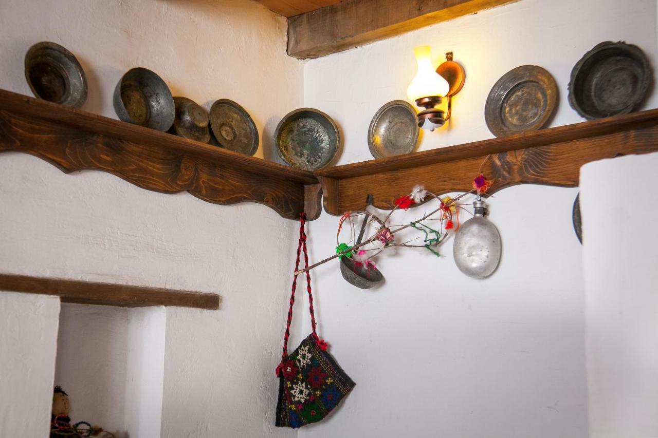 Mutafova Guest House Veliki Preslav Esterno foto