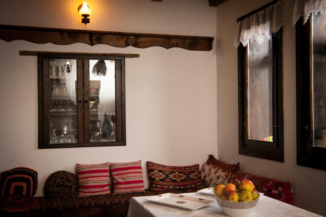 Mutafova Guest House Veliki Preslav Esterno foto