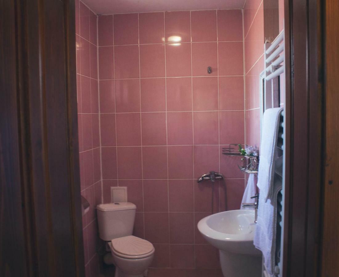 Mutafova Guest House Veliki Preslav Esterno foto